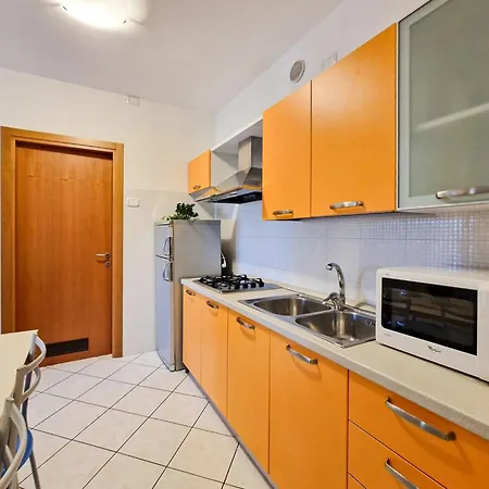 Modern Flat With Balcony-beahost *