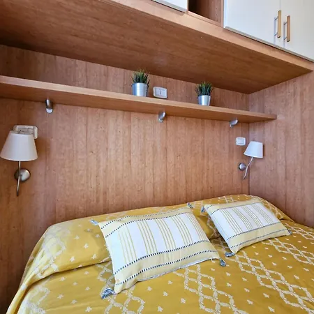 Apartment Modern Flat With Balcony-beahost