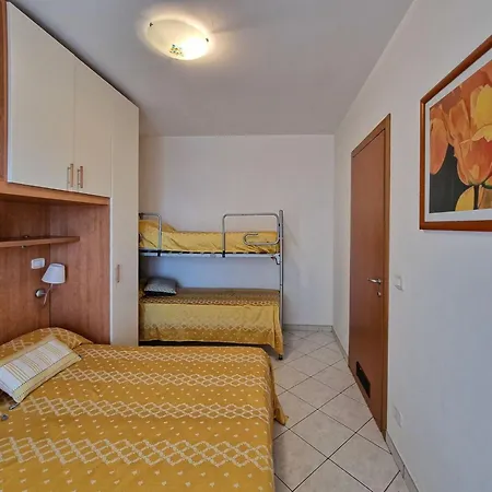 Apartment Modern Flat With Balcony-beahost
